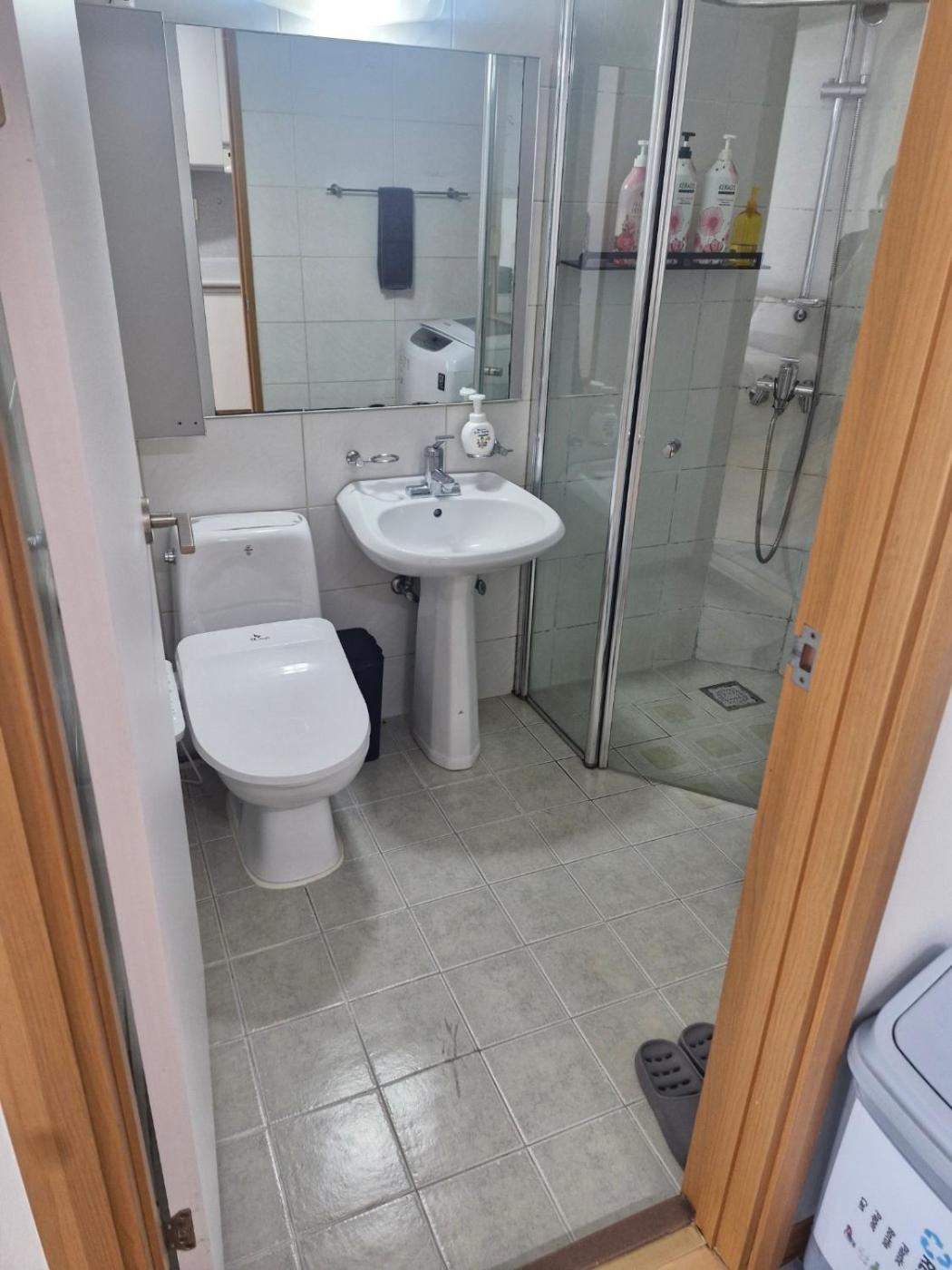 Hongdae Guesthouse 1Min From Hongik Uni Station Exit #1 Seoul Eksteriør bilde